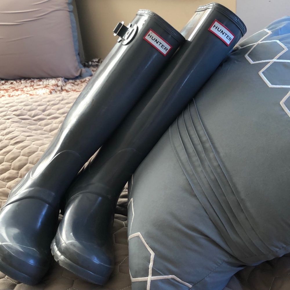Size 8 Woman’s Hunter boots- tall original gloss